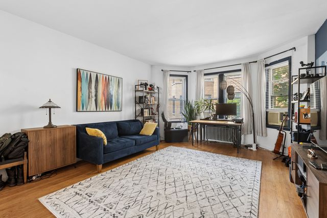 1210 W Jarvis Avenue 2N, Chicago, IL 60626