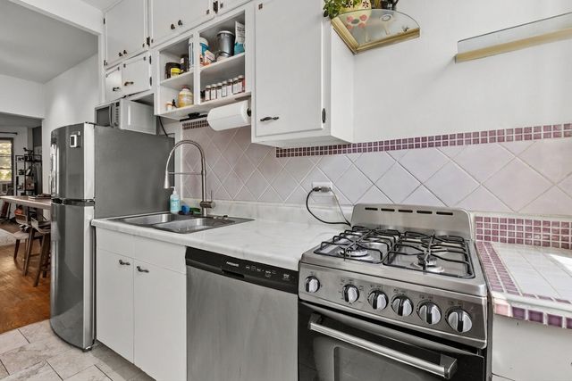 1210 W Jarvis Avenue 2N, Chicago, IL 60626