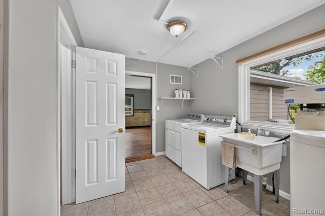 4877 Orchard Lane, Owosso, MI 48867