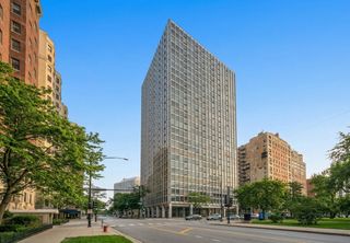 2400 N Lakeview Avenue 2705, Chicago, IL 60614