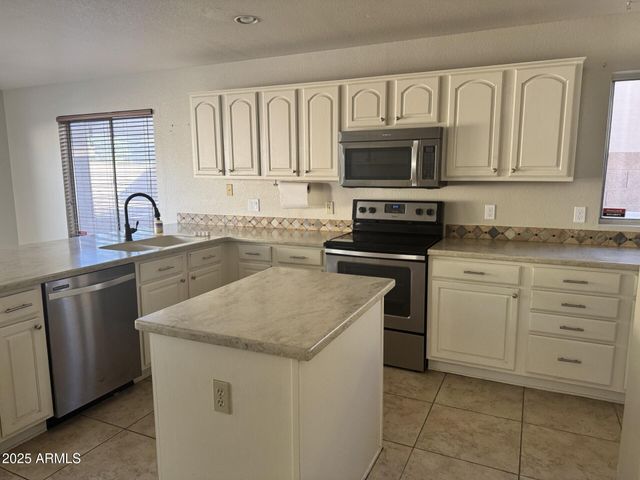 7442 W VIA DEL SOL Drive, Glendale, AZ 85310