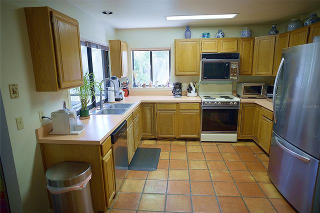 816 PINE SHADOW DRIVE, Apopka, FL 32712