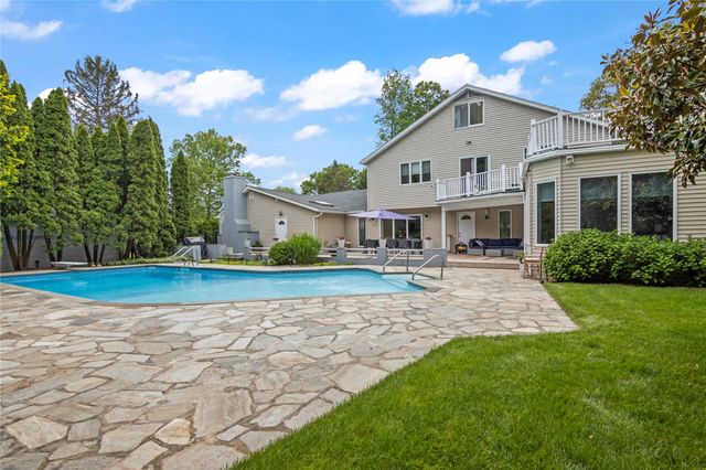 17 Oakmere Drive, Northport, NY 11768