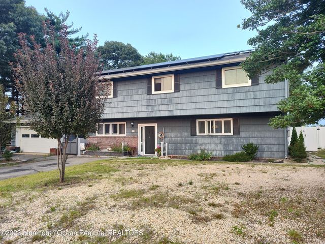 15 Cedarcrest Drive, Bayville, NJ 08721