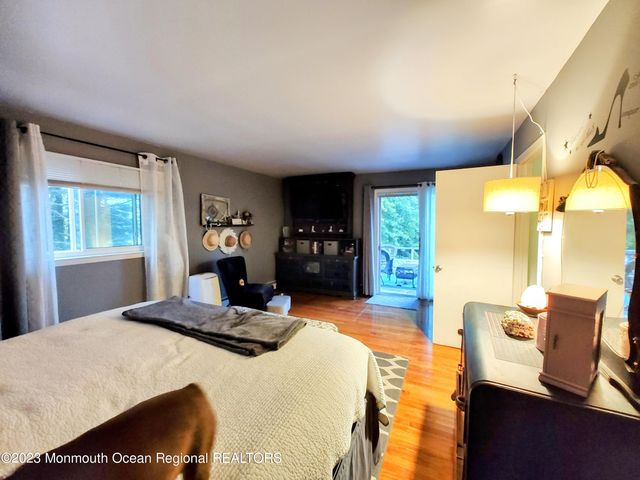 15 Cedarcrest Drive, Bayville, NJ 08721