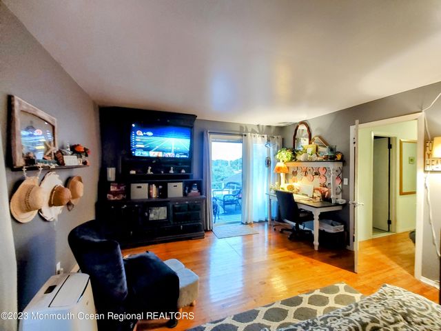 15 Cedarcrest Drive, Bayville, NJ 08721
