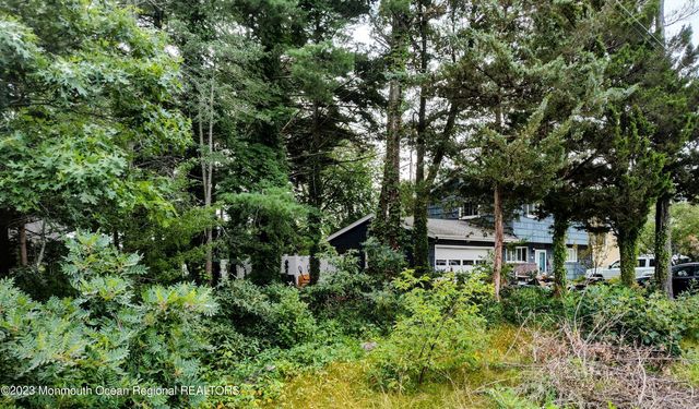 15 Cedarcrest Drive, Bayville, NJ 08721