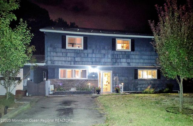 15 Cedarcrest Drive, Bayville, NJ 08721