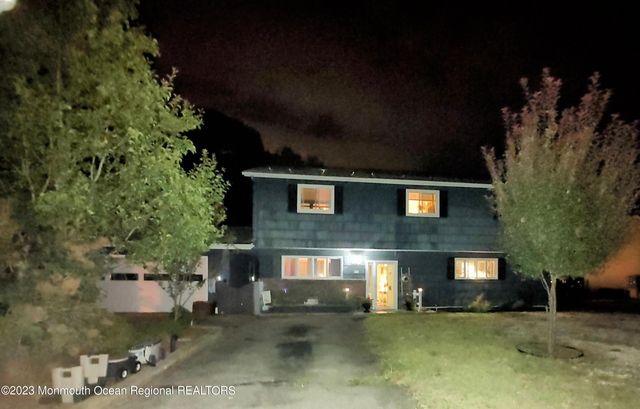 15 Cedarcrest Drive, Bayville, NJ 08721