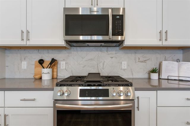 1519 Eagle Shore Court, Hudsonville, MI 49426