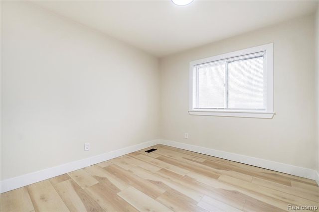 23118 Recreation Street, Saint Clair Shores, MI 48082