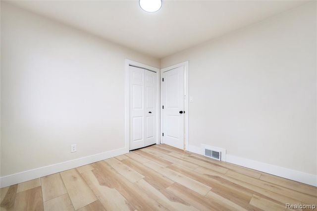 23118 Recreation Street, Saint Clair Shores, MI 48082