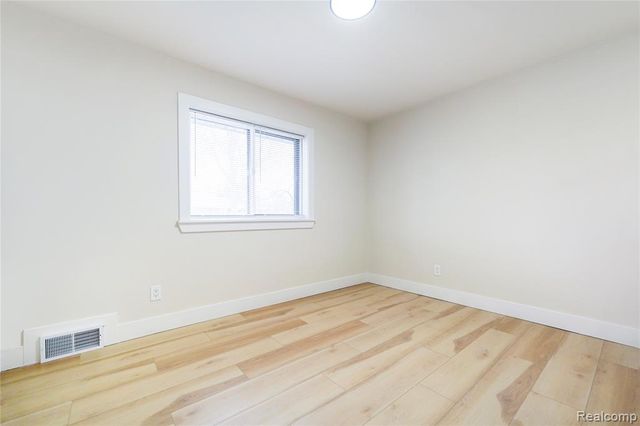 23118 Recreation Street, Saint Clair Shores, MI 48082