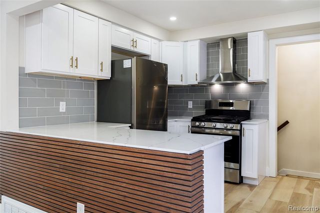 23118 Recreation Street, Saint Clair Shores, MI 48082