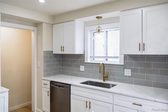 23118 Recreation Street, Saint Clair Shores, MI 48082