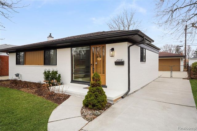 23118 Recreation Street, Saint Clair Shores, MI 48082