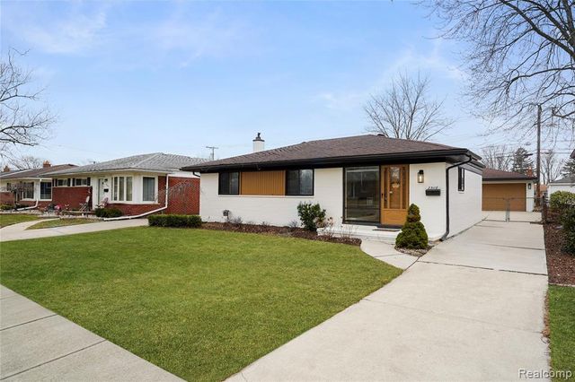 23118 Recreation Street, Saint Clair Shores, MI 48082