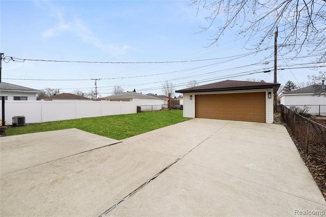 23118 Recreation Street, Saint Clair Shores, MI 48082