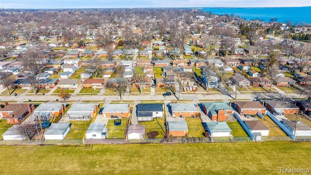 23118 Recreation Street, Saint Clair Shores, MI 48082