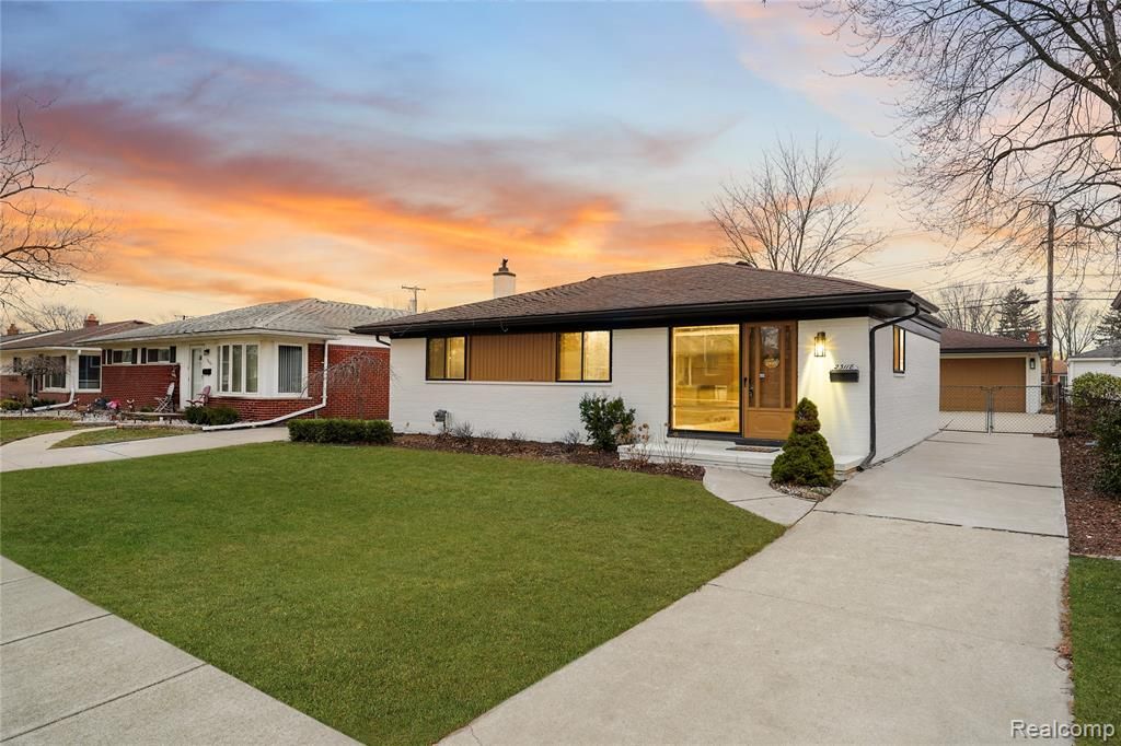 23118 Recreation Street, Saint Clair Shores, MI 48082