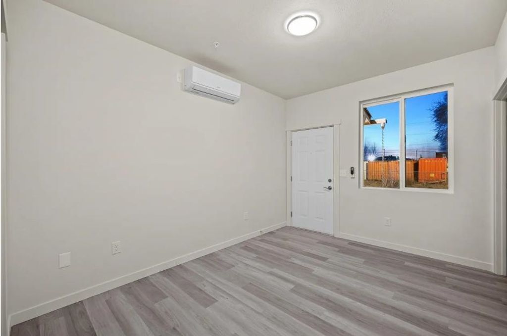 1441 E 1ST St, Spokane, WA 99202 photo 5