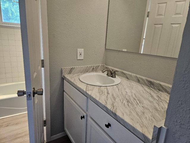 516 Lenora DR, Taylor, TX 76574