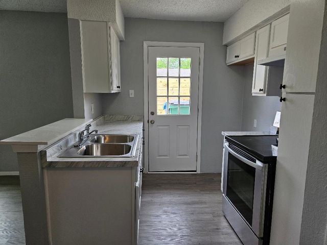 516 Lenora DR, Taylor, TX 76574