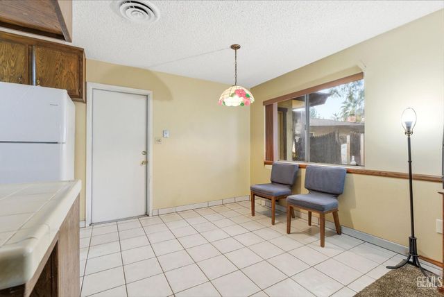 2404 Prestwick Court, Bakersfield, CA 93309