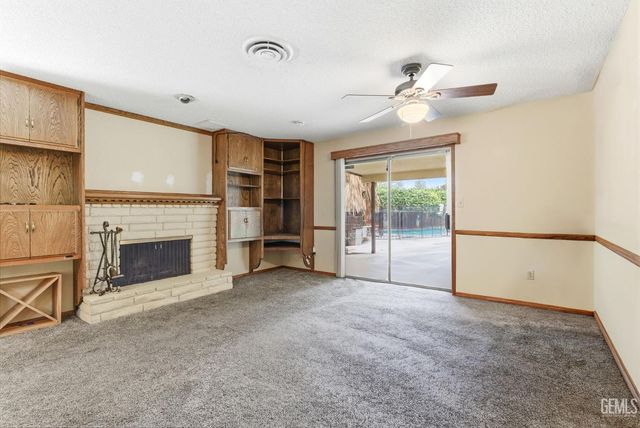 2404 Prestwick Court, Bakersfield, CA 93309