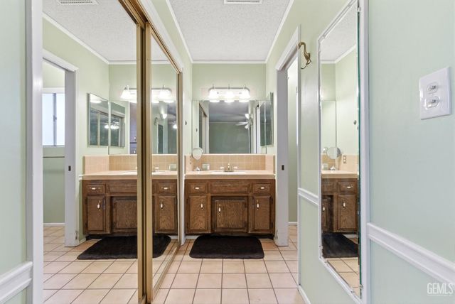 2404 Prestwick Court, Bakersfield, CA 93309