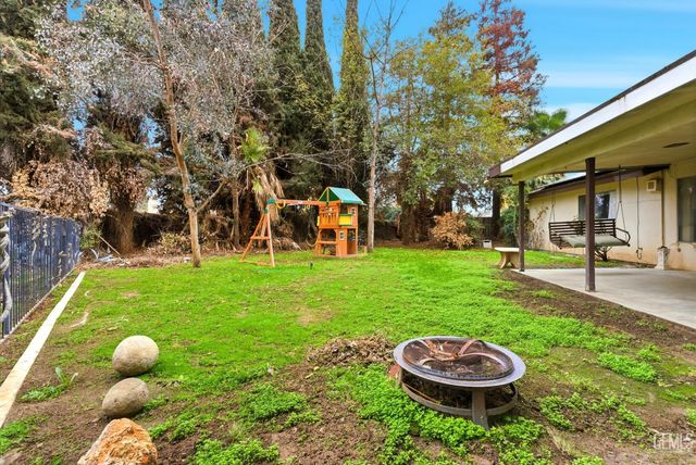 2404 Prestwick Court, Bakersfield, CA 93309