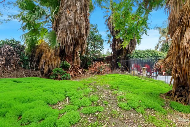 2404 Prestwick Court, Bakersfield, CA 93309