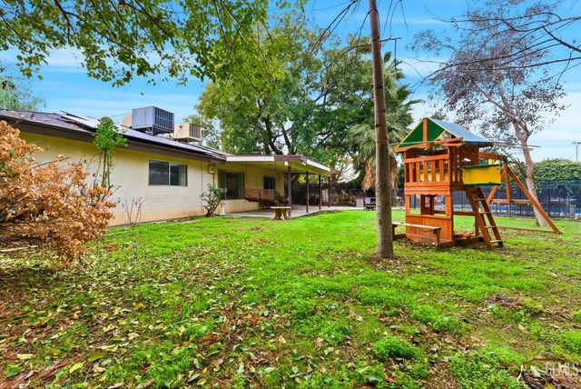 2404 Prestwick Court, Bakersfield, CA 93309