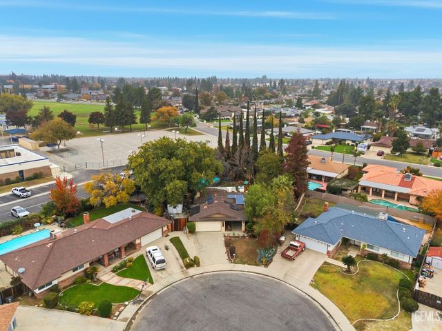 2404 Prestwick Court, Bakersfield, CA 93309