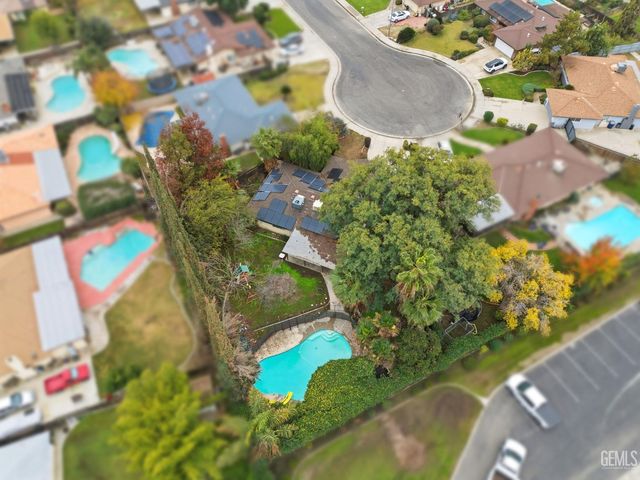 2404 Prestwick Court, Bakersfield, CA 93309