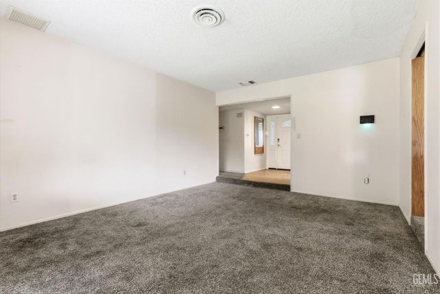 2404 Prestwick Court, Bakersfield, CA 93309