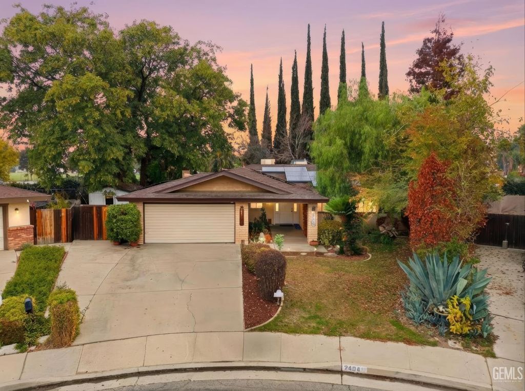 2404 Prestwick Court, Bakersfield, CA 93309