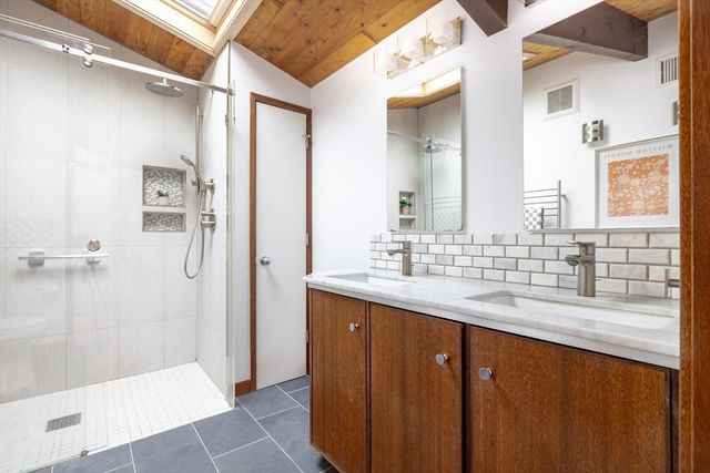 134 Rangeley Rd, Brookline, MA 02467