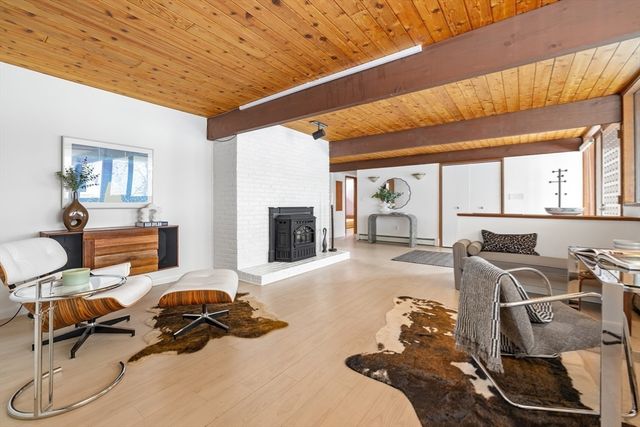 134 Rangeley Rd, Brookline, MA 02467