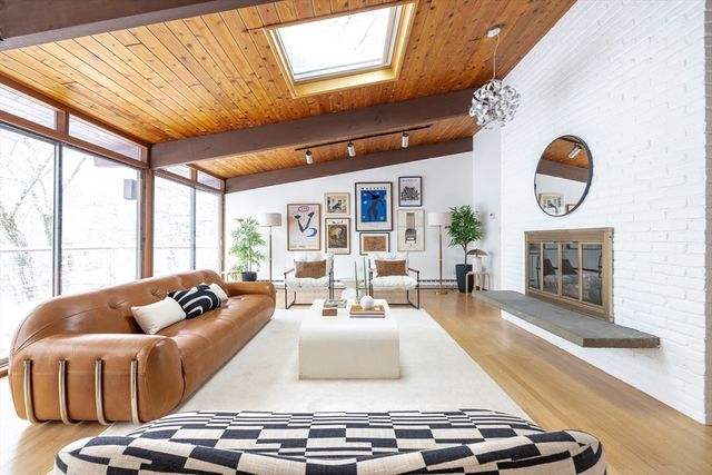 134 Rangeley Rd, Brookline, MA 02467