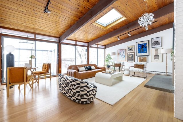 134 Rangeley Rd, Brookline, MA 02467