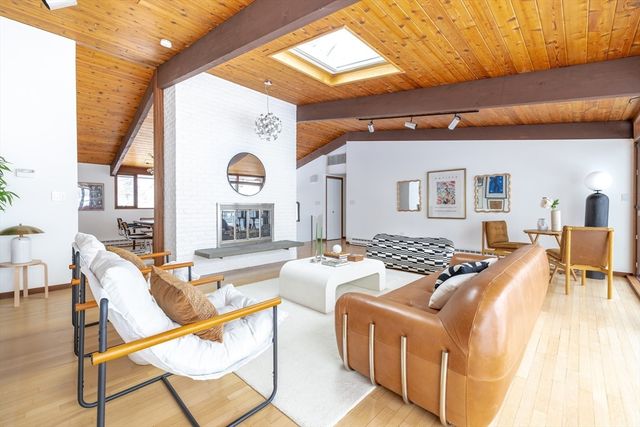 134 Rangeley Rd, Brookline, MA 02467