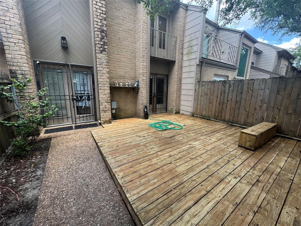 5842 Sampley Way, Houston, TX 77092