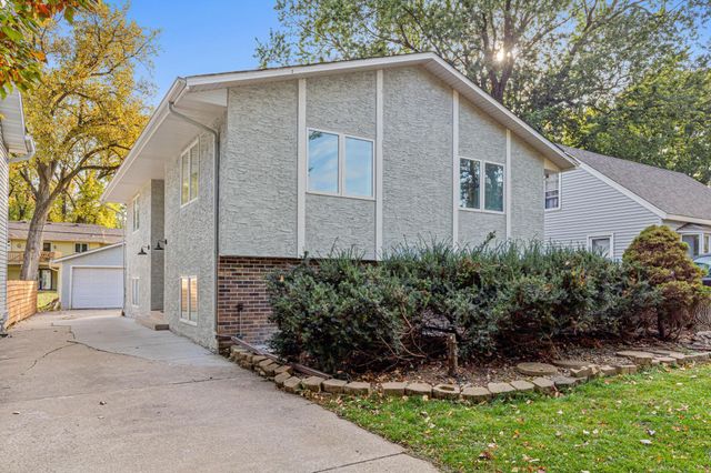 540 Hiawatha Avenue, Mendota Heights, MN 55118
