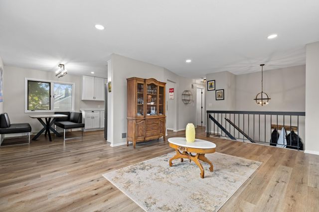540 Hiawatha Avenue, Mendota Heights, MN 55118