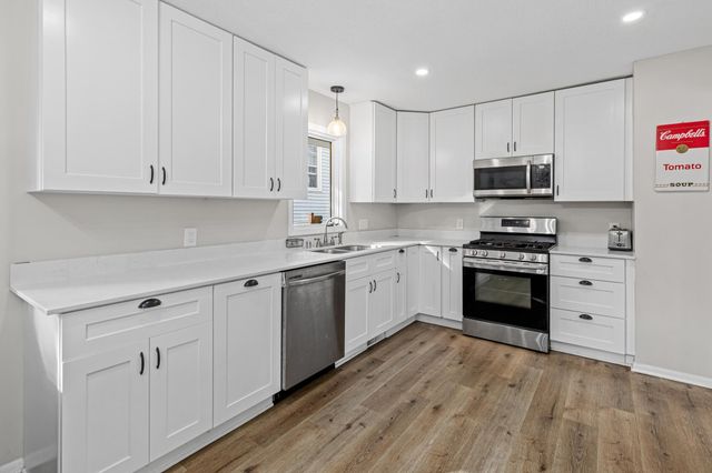 540 Hiawatha Avenue, Mendota Heights, MN 55118