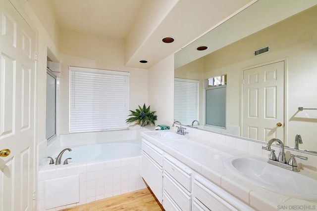 1077 Cordoba, Vista, CA 92081