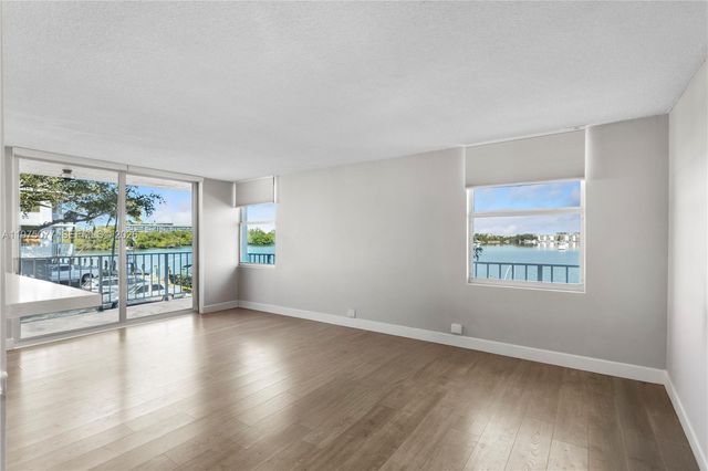 16558 NE 26th Avenue 2G, North Miami Beach, FL 33160