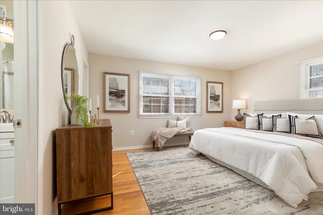 5105 HOLDEN ST, Fairfax, VA 22032