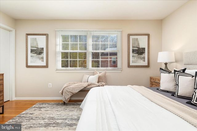 5105 HOLDEN ST, Fairfax, VA 22032